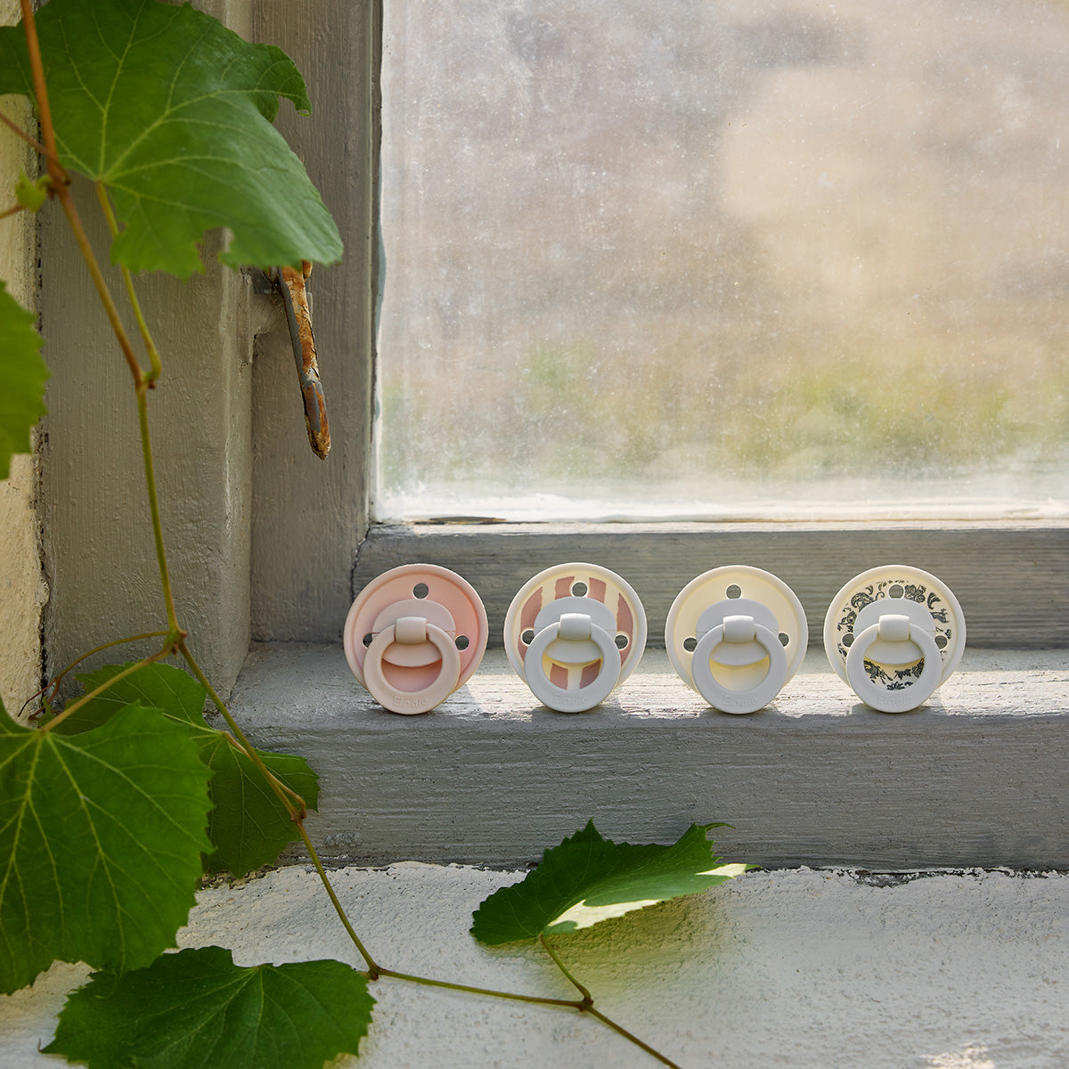 おしゃぶり Binky Bundle 2個セット - Candy Stripes (3ヶ月~)