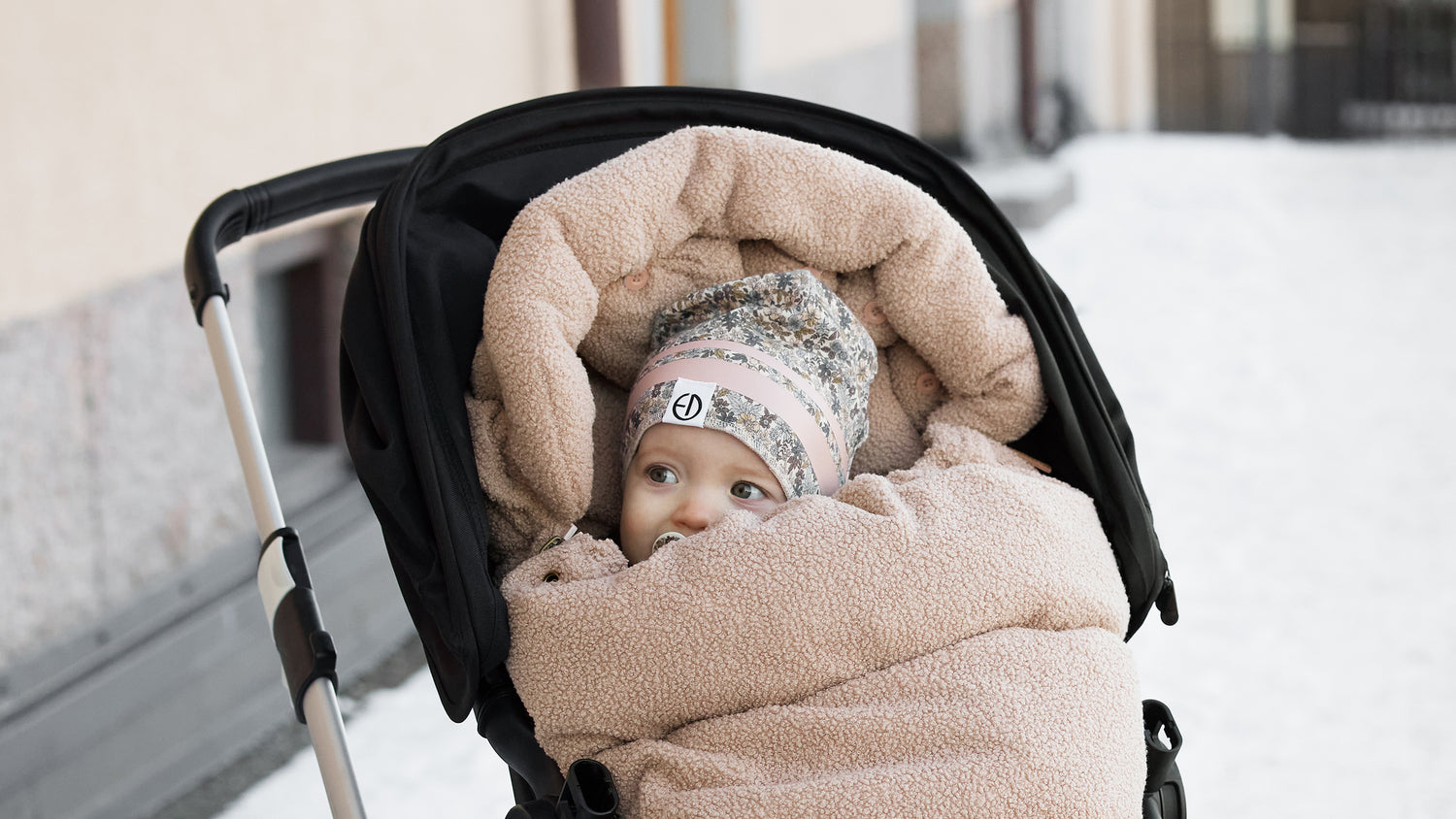 赤ちゃんの防寒対策にぴったりなフットマフ 【ベビーカー対応 