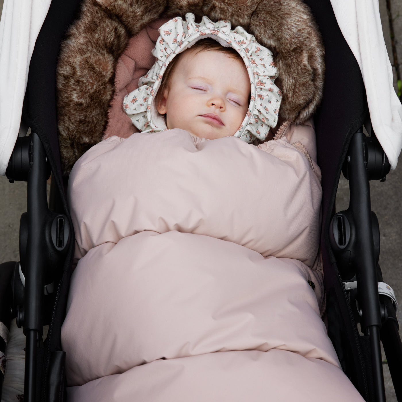 赤ちゃんの防寒対策にぴったりなフットマフ 【ベビーカー対応